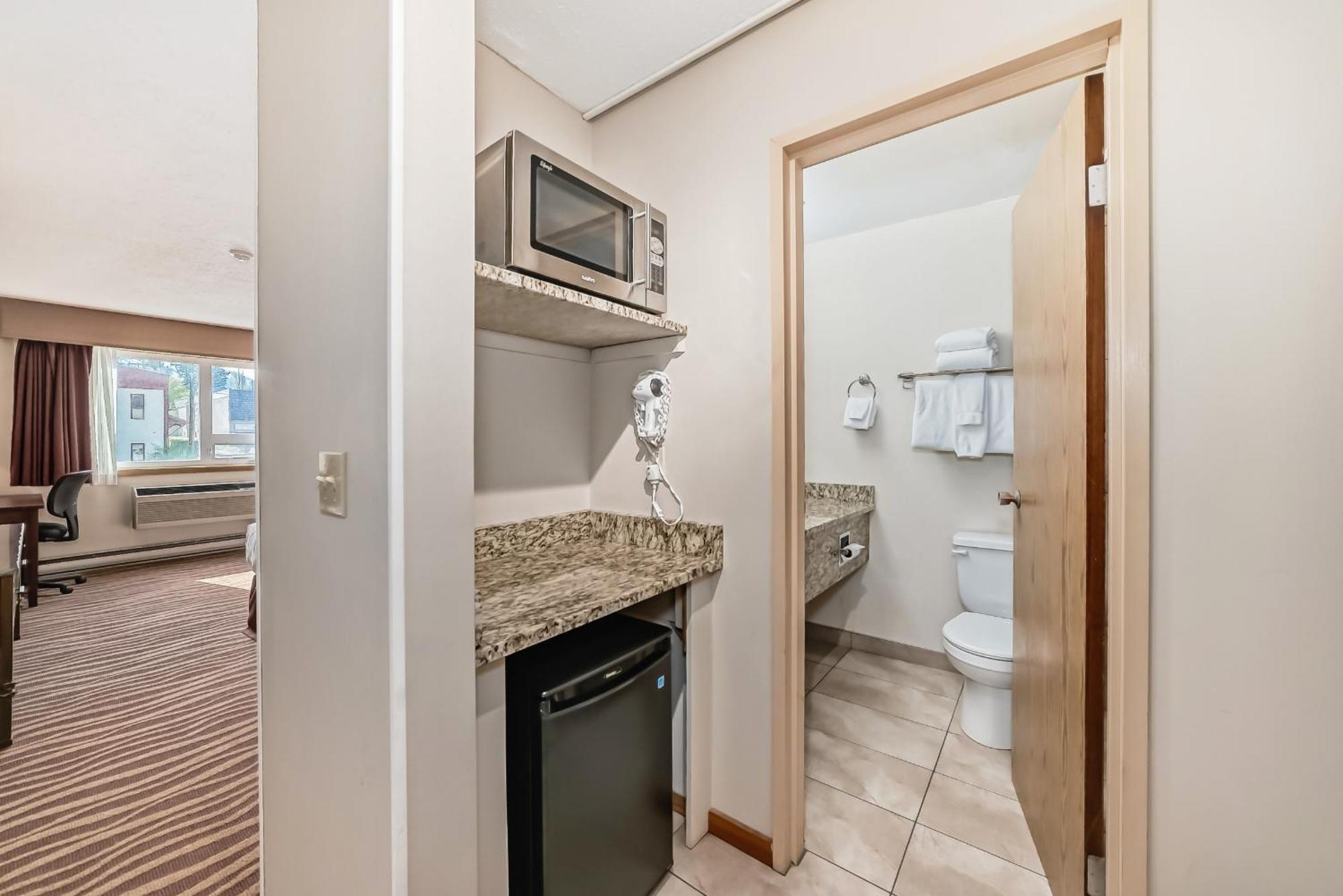 Invermere Inn & Suites المظهر الخارجي الصورة
