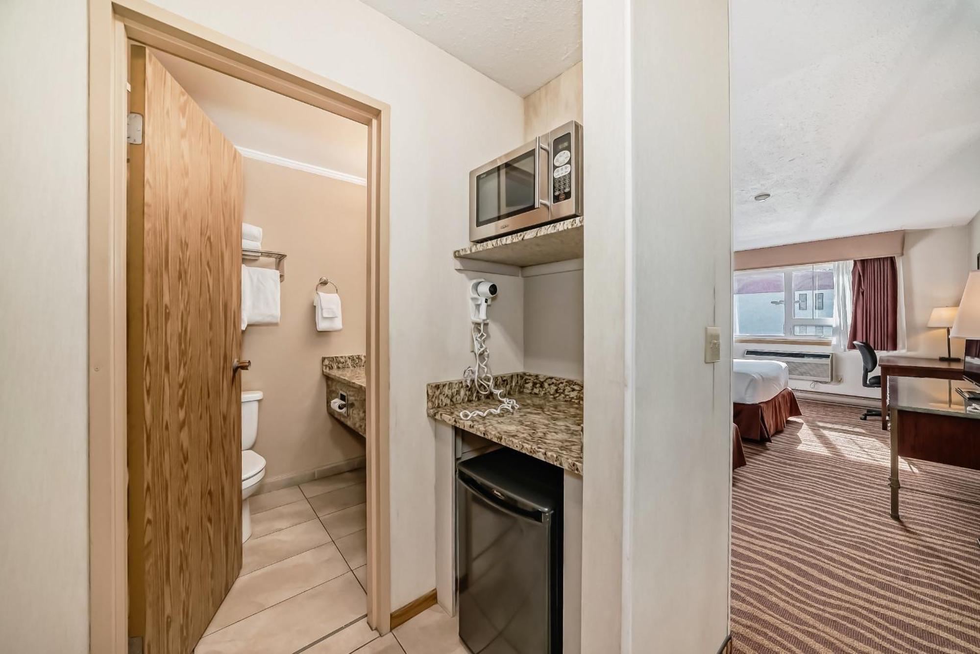 Invermere Inn & Suites المظهر الخارجي الصورة