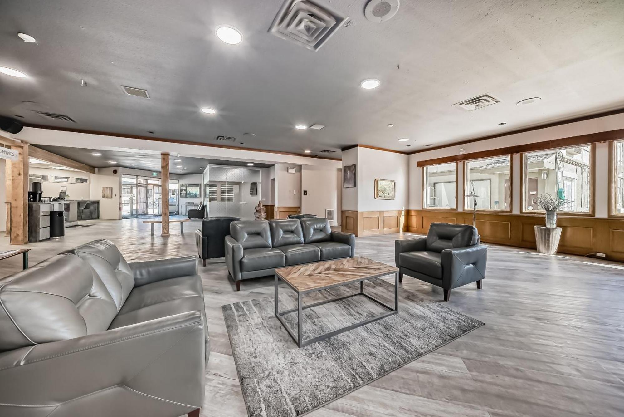 Invermere Inn & Suites المظهر الخارجي الصورة